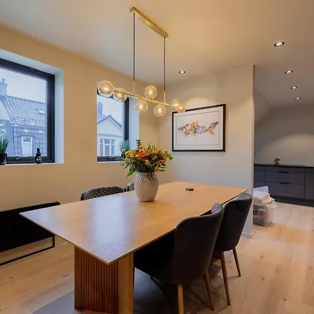 Apartament Charming 4-bed In Center