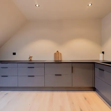 Charming 4-bed In Center Apartment