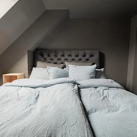 Charming 4-bed In Center *