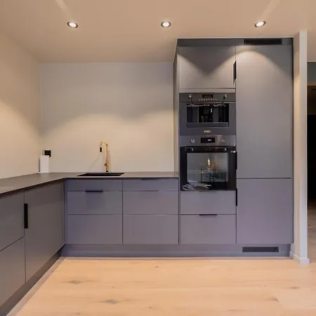 Charming 4-bed In Center