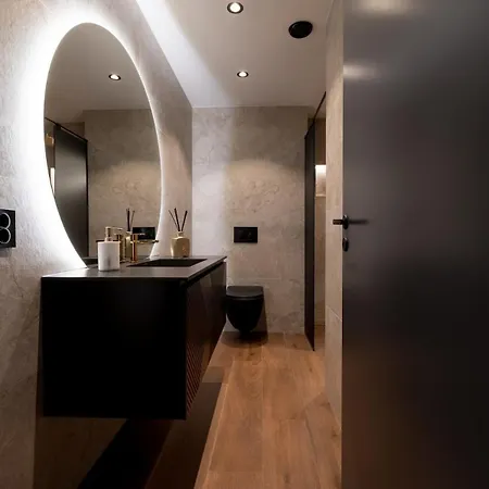 Charming 4-bed In Center