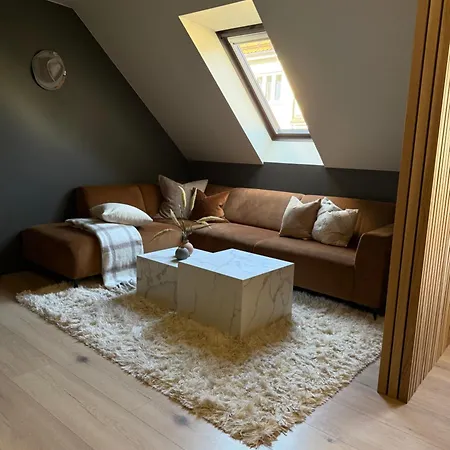 Charming 4-bed In Center