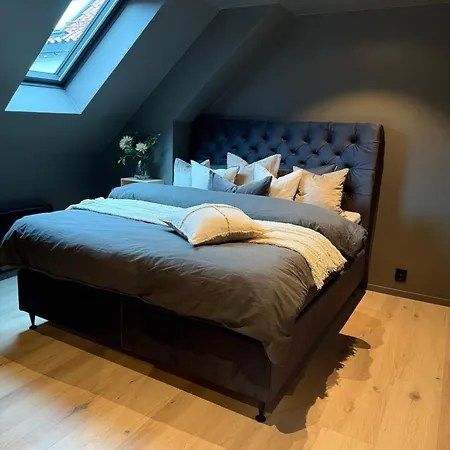 Charming 4-bed In Center Apartment