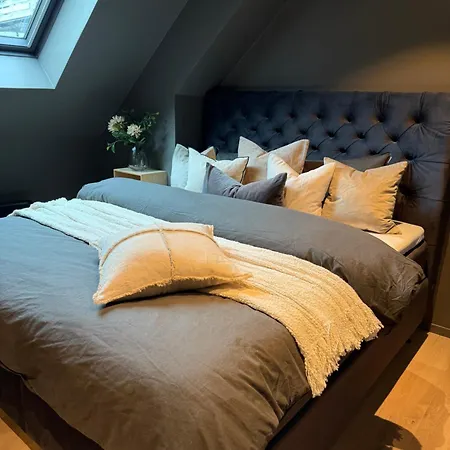 Charming 4-bed In Center Leilighet *