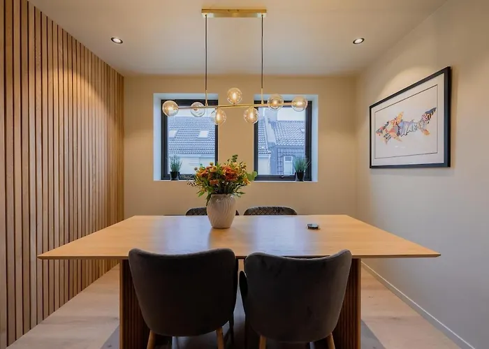 Appartement Charming 4-bed In Center Bergen