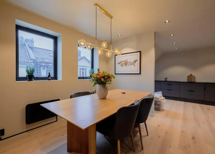 Apartmán Charming 4-bed In Center