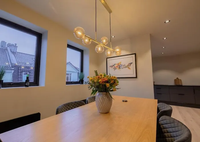 Charming 4-bed In Center *