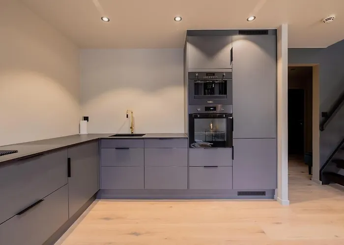 Charming 4-bed In Center