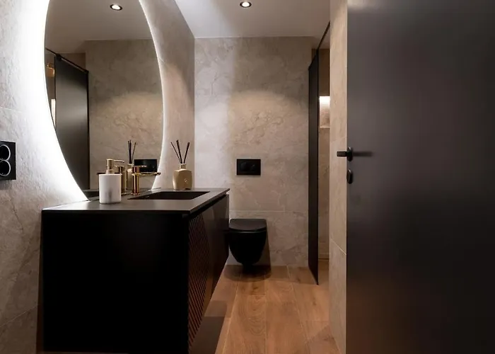 Charming 4-bed In Center