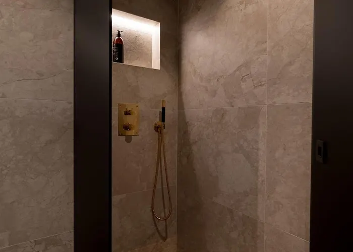 Charming 4-bed In Center Appartement *