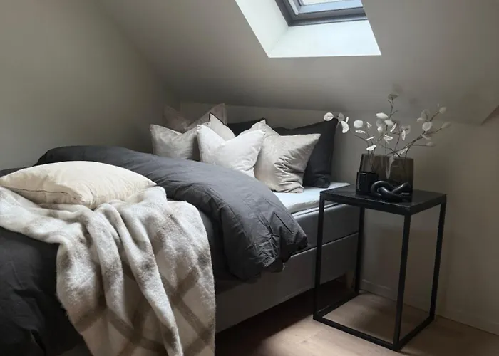 Apartmán Charming 4-bed In Center *